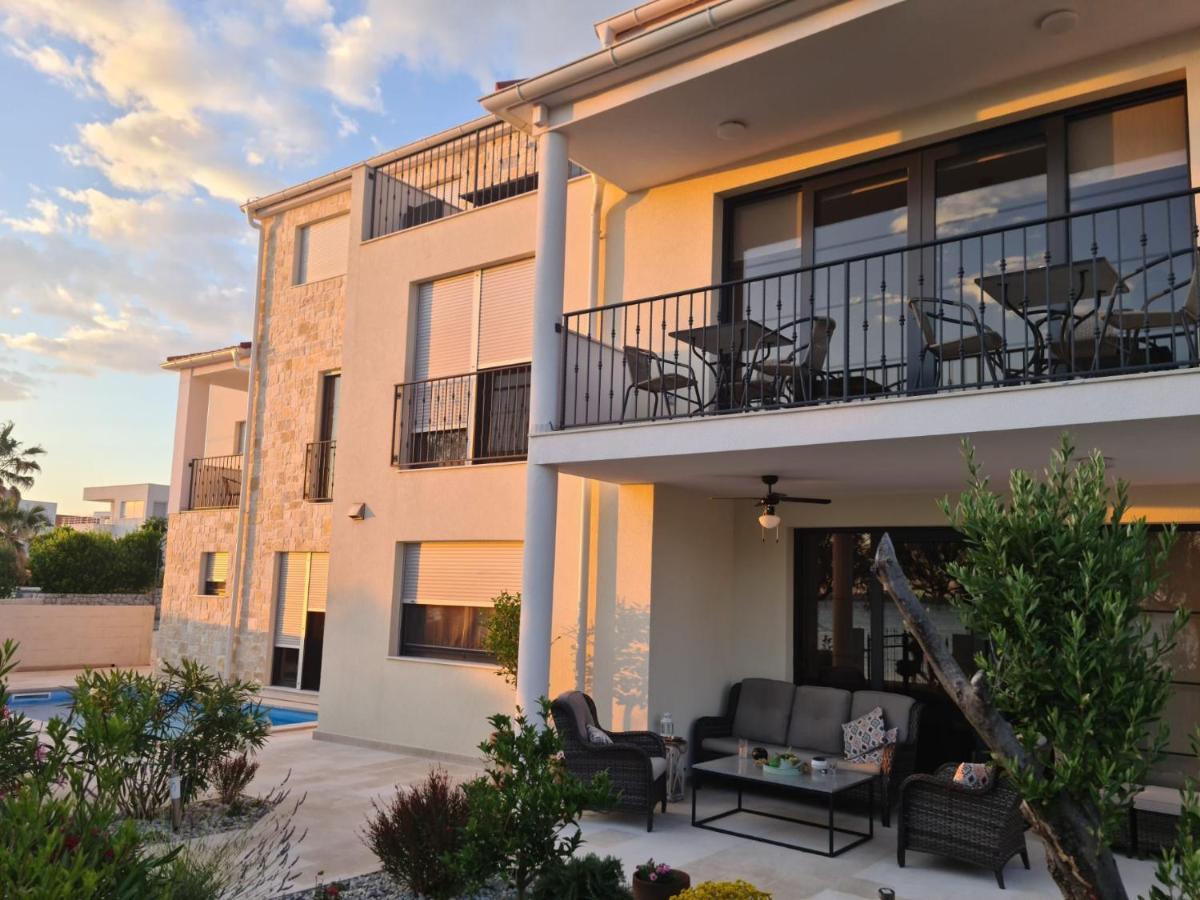 Appartments Akrapovic Vrsi Buitenkant foto