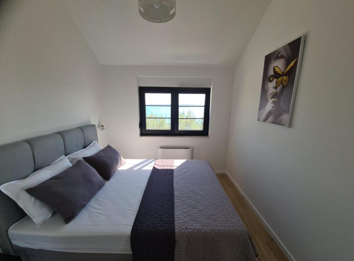 Appartments Akrapovic Vrsi Buitenkant foto