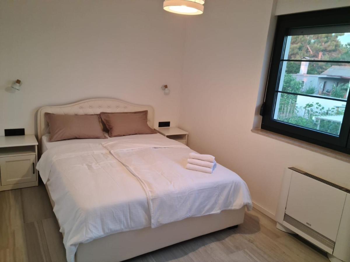 Appartments Akrapovic Vrsi Buitenkant foto