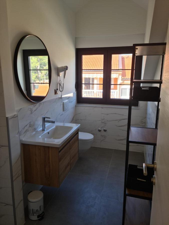 Appartments Akrapovic Vrsi Buitenkant foto