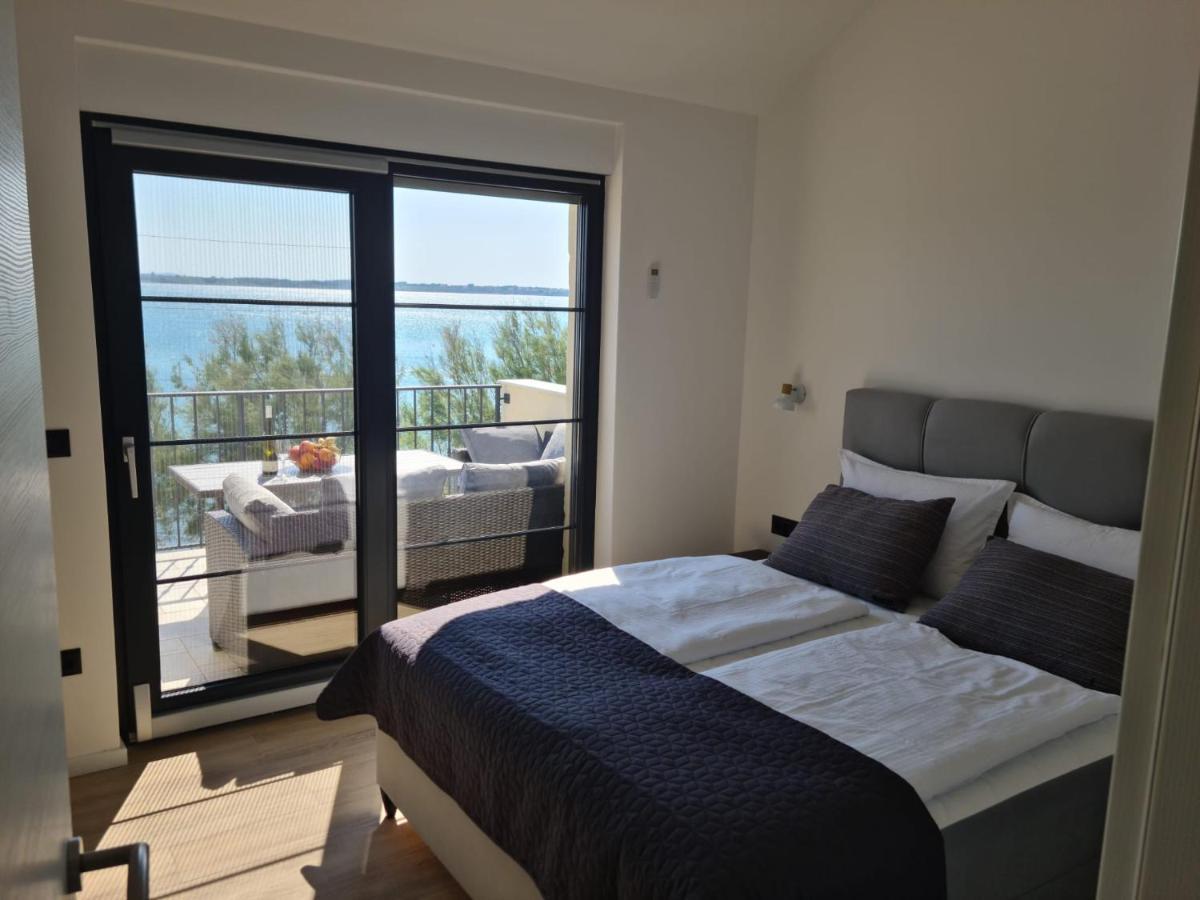 Appartments Akrapovic Vrsi Buitenkant foto